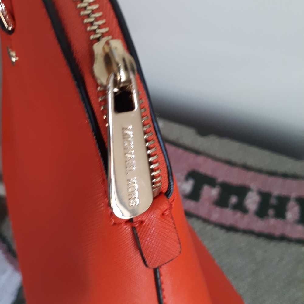 Authentic Michael Kors Handbag - Picture 8 of 10